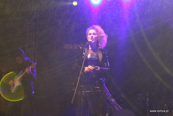 Koncert Cleo i pokaz laserowy - tak Łomża przywitała Nowy Rok [02.01.2018] - zdjęcie #21 - eOstroleka.pl