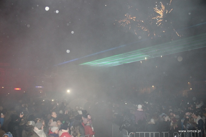 Koncert Cleo i pokaz laserowy - tak Łomża przywitała Nowy Rok [02.01.2018] - zdjęcie #34 - eOstroleka.pl