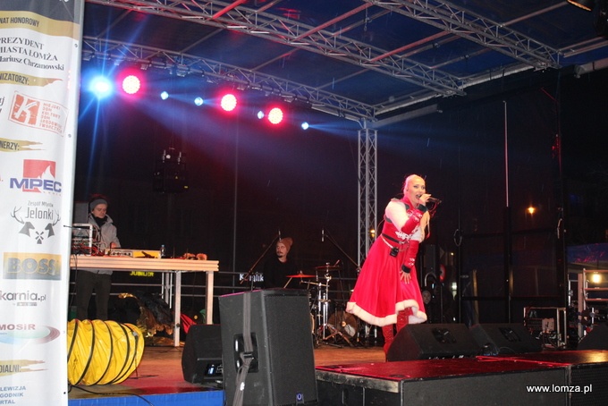 Koncert Cleo i pokaz laserowy - tak Łomża przywitała Nowy Rok [02.01.2018] - zdjęcie #16 - eOstroleka.pl