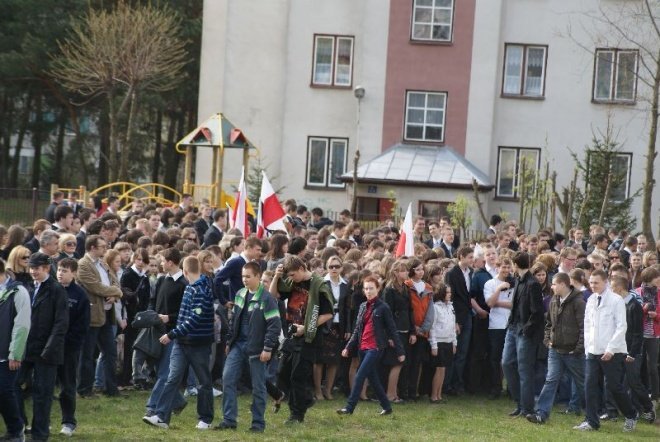Marsz Pamięci (16.04.2010) - zdjęcie #12 - eOstroleka.pl