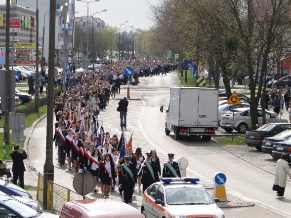 Marsz Pamięci (16.04.2010) - zdjęcie #2 - eOstroleka.pl