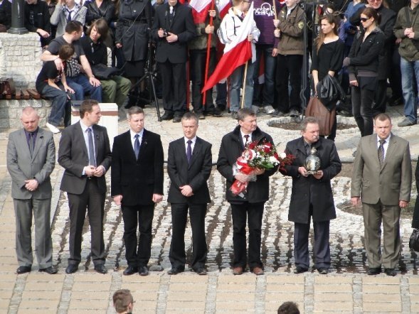 Marsz Pamięci (16.04.2010) - zdjęcie #9 - eOstroleka.pl