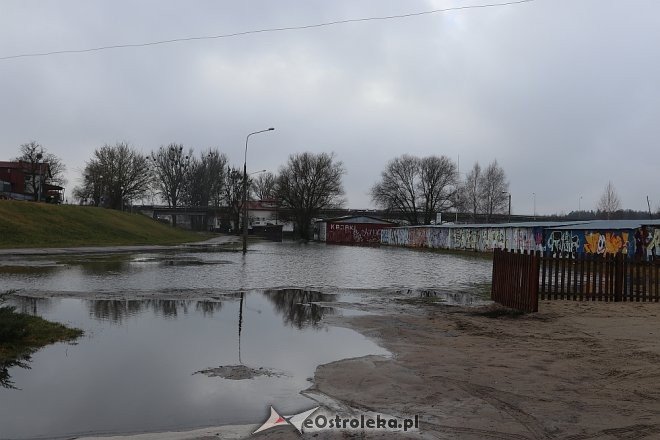Poziom wody w Narwi wciąż wysoki [ZDJĘCIA] - zdjęcie #38 - eOstroleka.pl