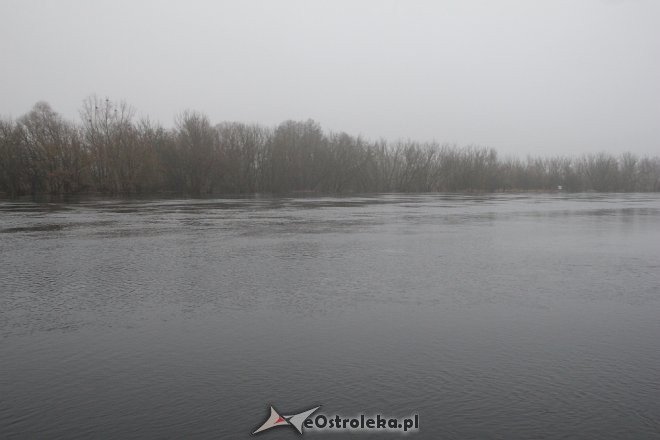 Poziom wody w Narwi wciąż wysoki [ZDJĘCIA] - zdjęcie #12 - eOstroleka.pl
