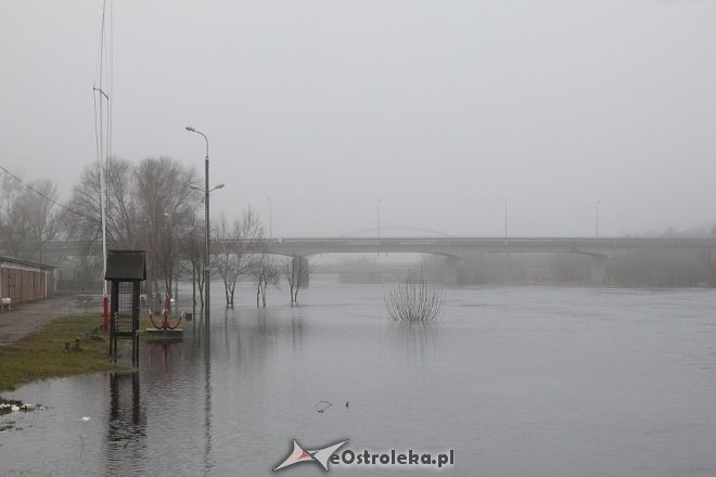 Poziom wody w Narwi wciąż wysoki [ZDJĘCIA] - zdjęcie #13 - eOstroleka.pl