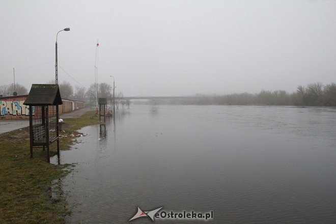 Poziom wody w Narwi wciąż wysoki [ZDJĘCIA] - zdjęcie #14 - eOstroleka.pl