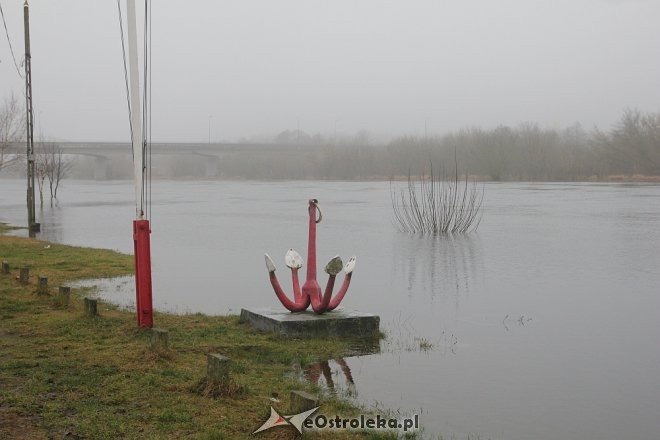 Poziom wody w Narwi wciąż wysoki [ZDJĘCIA] - zdjęcie #15 - eOstroleka.pl