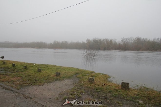 Poziom wody w Narwi wciąż wysoki [ZDJĘCIA] - zdjęcie #18 - eOstroleka.pl