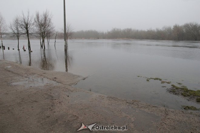 Poziom wody w Narwi wciąż wysoki [ZDJĘCIA] - zdjęcie #22 - eOstroleka.pl