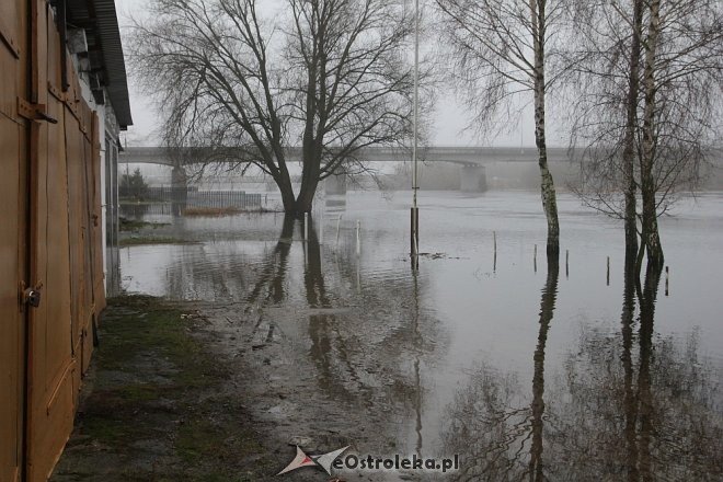 Poziom wody w Narwi wciąż wysoki [ZDJĘCIA] - zdjęcie #25 - eOstroleka.pl