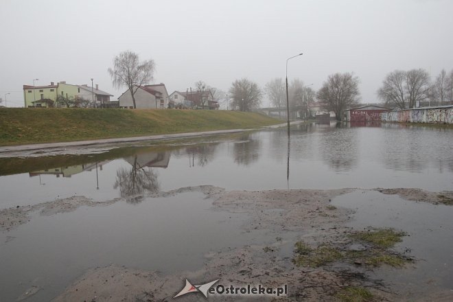 Poziom wody w Narwi wciąż wysoki [ZDJĘCIA] - zdjęcie #29 - eOstroleka.pl