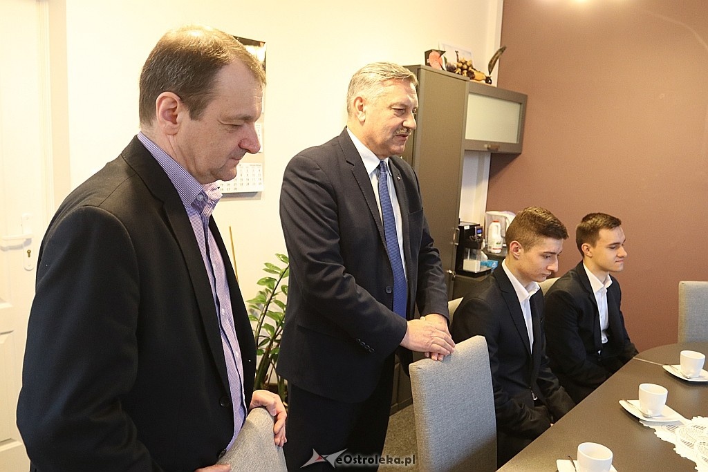 UKS Siódemka z wizytą u prezydenta miasta [05.01.2018] - zdjęcie #2 - eOstroleka.pl