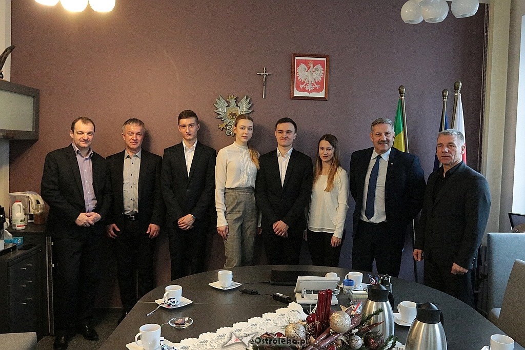 UKS Siódemka z wizytą u prezydenta miasta [05.01.2018] - zdjęcie #13 - eOstroleka.pl