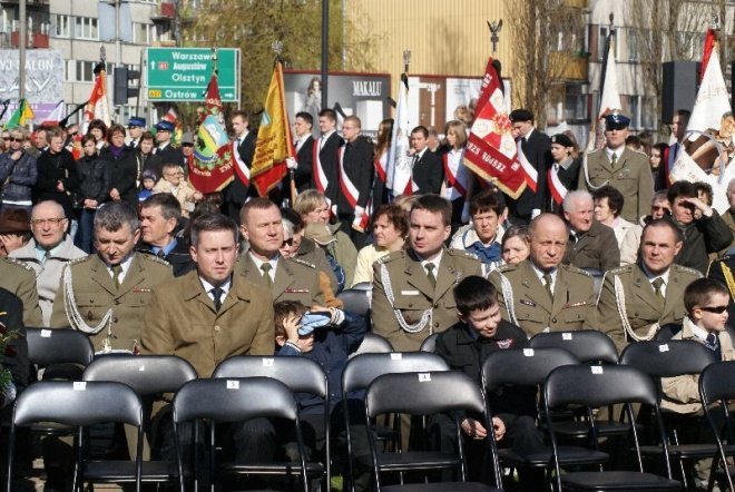 Obchody 70 Rocznicy Zbrodni Katyńskiej - Msza Polowa (17.04.2010) - zdjęcie #57 - eOstroleka.pl
