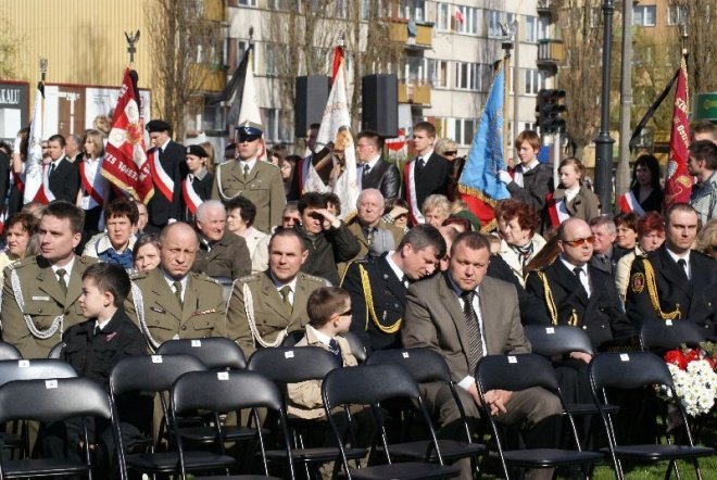 Obchody 70 Rocznicy Zbrodni Katyńskiej - Msza Polowa (17.04.2010) - zdjęcie #56 - eOstroleka.pl
