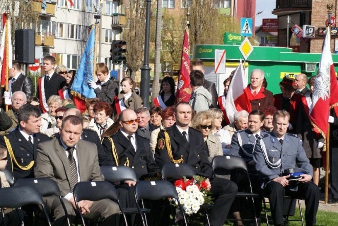 Obchody 70 Rocznicy Zbrodni Katyńskiej - Msza Polowa (17.04.2010) - zdjęcie #55 - eOstroleka.pl