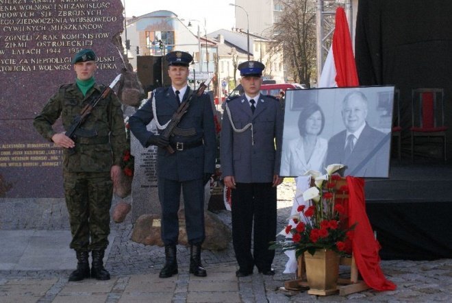 Obchody 70 Rocznicy Zbrodni Katyńskiej - Msza Polowa (17.04.2010) - zdjęcie #53 - eOstroleka.pl