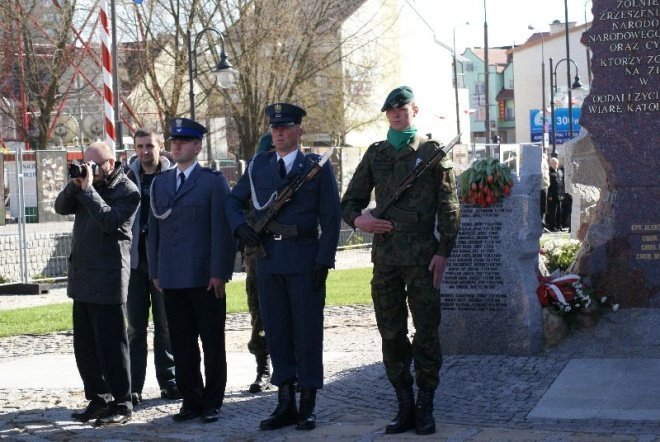 Obchody 70 Rocznicy Zbrodni Katyńskiej - Msza Polowa (17.04.2010) - zdjęcie #52 - eOstroleka.pl
