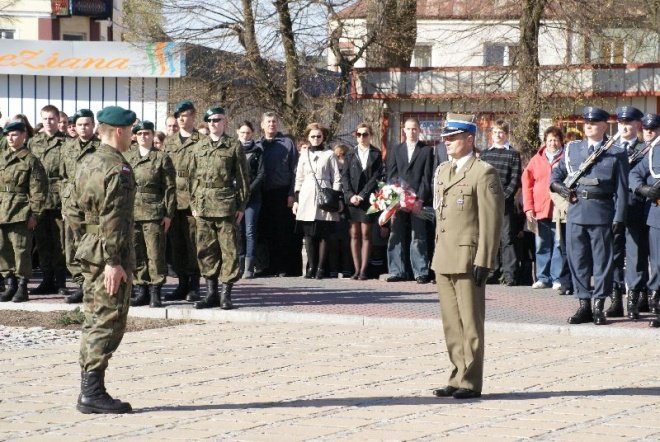 Obchody 70 Rocznicy Zbrodni Katyńskiej - Msza Polowa (17.04.2010) - zdjęcie #51 - eOstroleka.pl