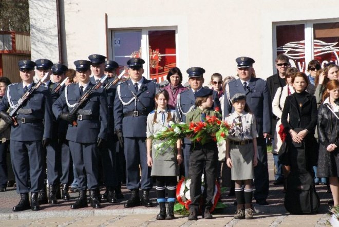 Obchody 70 Rocznicy Zbrodni Katyńskiej - Msza Polowa (17.04.2010) - zdjęcie #39 - eOstroleka.pl