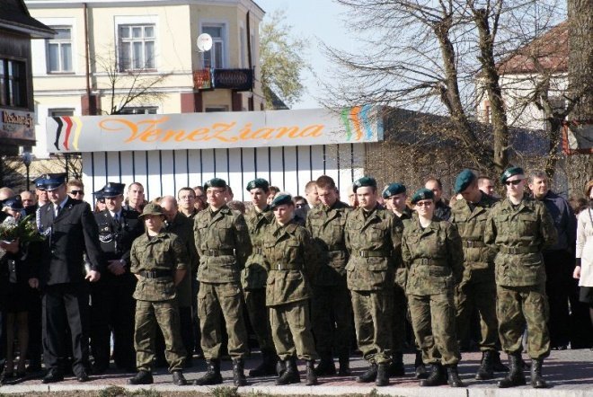 Obchody 70 Rocznicy Zbrodni Katyńskiej - Msza Polowa (17.04.2010) - zdjęcie #38 - eOstroleka.pl
