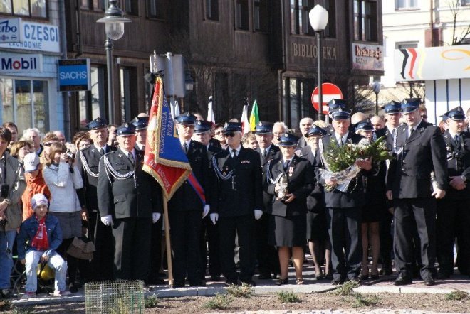 Obchody 70 Rocznicy Zbrodni Katyńskiej - Msza Polowa (17.04.2010) - zdjęcie #36 - eOstroleka.pl