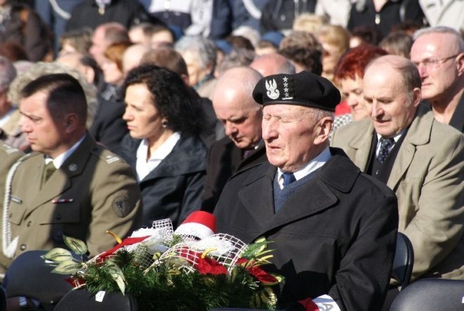 Obchody 70 Rocznicy Zbrodni Katyńskiej - Msza Polowa (17.04.2010) - zdjęcie #34 - eOstroleka.pl