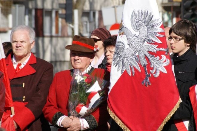 Obchody 70 Rocznicy Zbrodni Katyńskiej - Msza Polowa (17.04.2010) - zdjęcie #30 - eOstroleka.pl