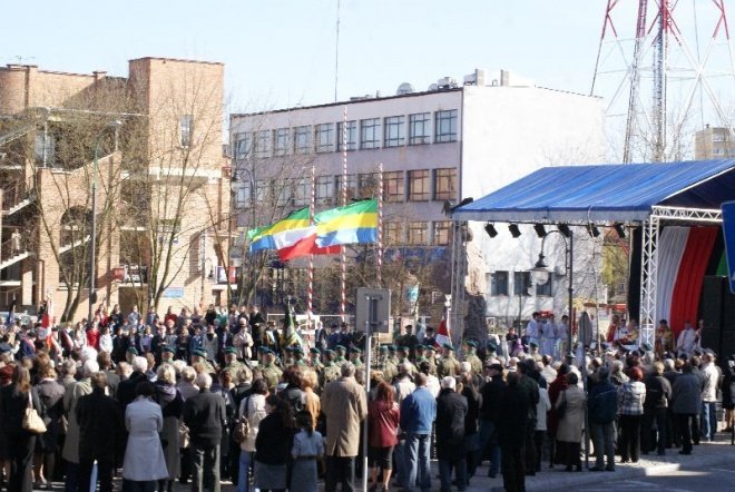 Obchody 70 Rocznicy Zbrodni Katyńskiej - Msza Polowa (17.04.2010) - zdjęcie #24 - eOstroleka.pl