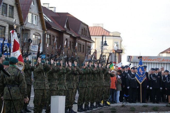 Obchody 70 Rocznicy Zbrodni Katyńskiej - Msza Polowa (17.04.2010) - zdjęcie #18 - eOstroleka.pl