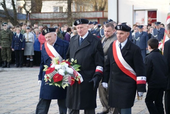 Obchody 70 Rocznicy Zbrodni Katyńskiej - Msza Polowa (17.04.2010) - zdjęcie #16 - eOstroleka.pl