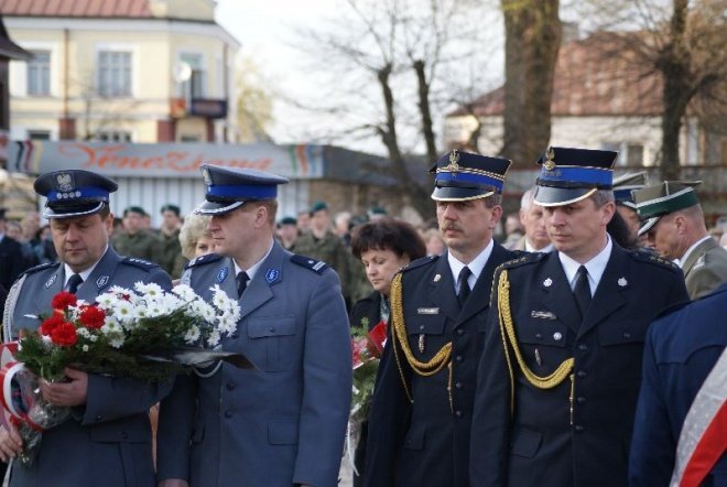 Obchody 70 Rocznicy Zbrodni Katyńskiej - Msza Polowa (17.04.2010) - zdjęcie #13 - eOstroleka.pl