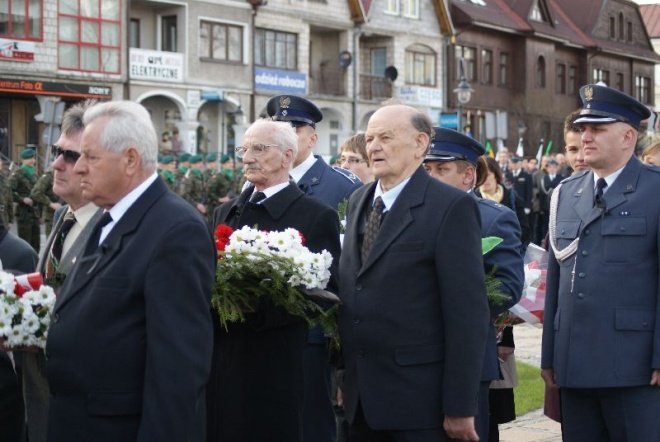 Obchody 70 Rocznicy Zbrodni Katyńskiej - Msza Polowa (17.04.2010) - zdjęcie #4 - eOstroleka.pl