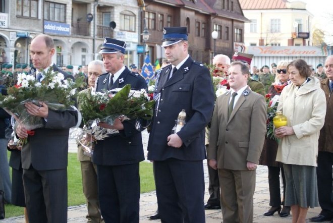 Obchody 70 Rocznicy Zbrodni Katyńskiej - Msza Polowa (17.04.2010) - zdjęcie #2 - eOstroleka.pl