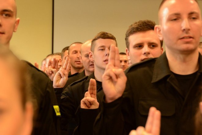 Nowi policjanci uroczyście zaprzysiężeni [10.01.2018] - zdjęcie #6 - eOstroleka.pl