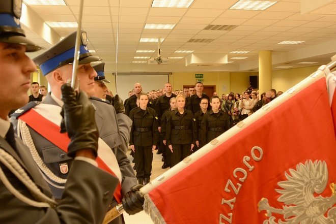 Nowi policjanci uroczyście zaprzysiężeni [10.01.2018] - zdjęcie #17 - eOstroleka.pl
