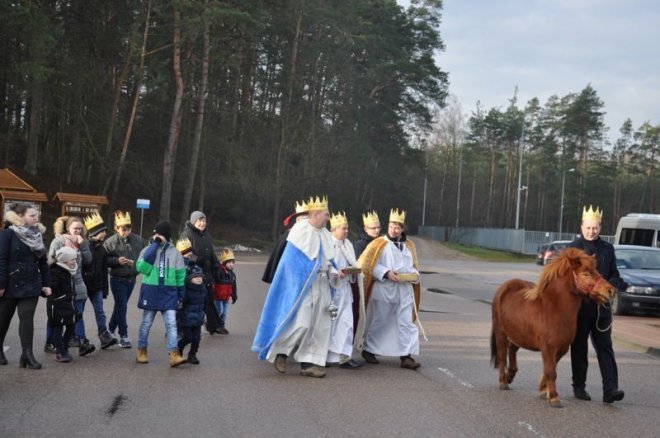 Orszak Trzech Króli w Lelisie [ZDJĘCIA] - zdjęcie #13 - eOstroleka.pl