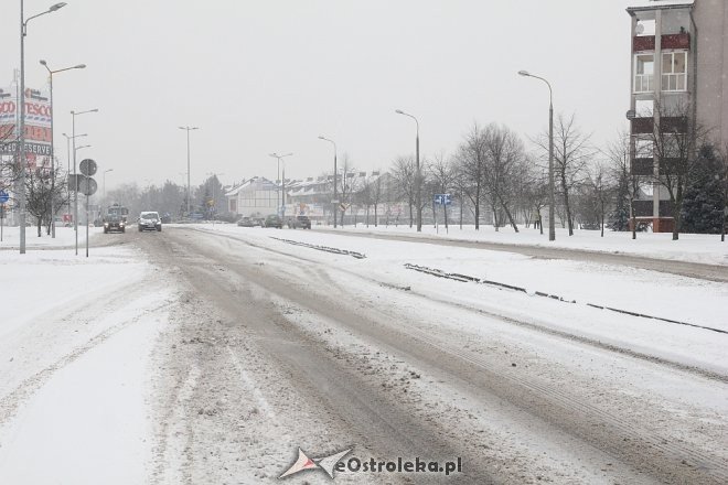 Atak zimy w regionie. Uwaga kierowcy, jest bardzo ślisko [17.01.2018] - zdjęcie #1 - eOstroleka.pl
