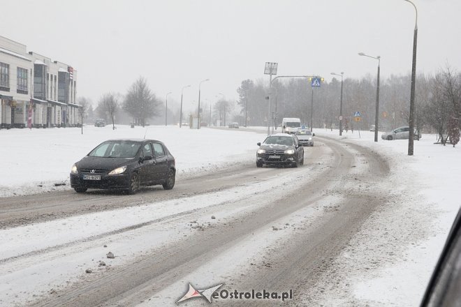 Atak zimy w regionie. Uwaga kierowcy, jest bardzo ślisko [17.01.2018] - zdjęcie #3 - eOstroleka.pl