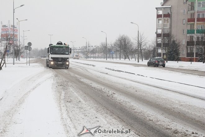 Atak zimy w regionie. Uwaga kierowcy, jest bardzo ślisko [17.01.2018] - zdjęcie #4 - eOstroleka.pl