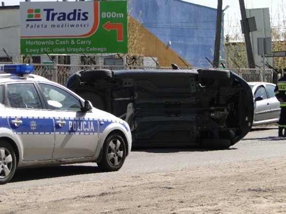 Wypadek na skrzyżowaniu Granicznej i Ławskiej (20.04.2010) - zdjęcie #7 - eOstroleka.pl