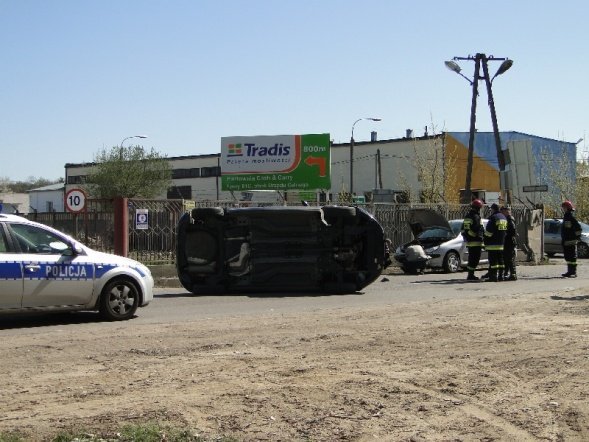 Wypadek na skrzyżowaniu Granicznej i Ławskiej (20.04.2010) - zdjęcie #8 - eOstroleka.pl