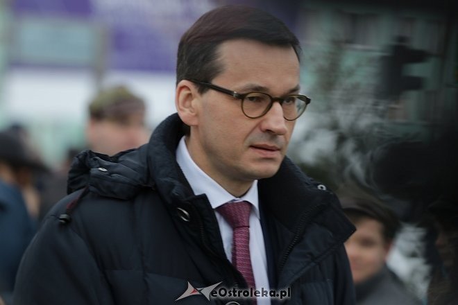 Ostrołęka: Mateusz Morawiecki w miejscu pamięci o ofiarach reżimu komunistycznego [19.01.2018] - zdjęcie #16 - eOstroleka.pl