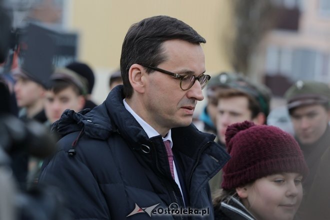 Ostrołęka: Mateusz Morawiecki w miejscu pamięci o ofiarach reżimu komunistycznego [19.01.2018] - zdjęcie #15 - eOstroleka.pl
