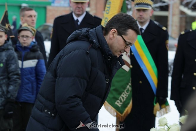 Ostrołęka: Mateusz Morawiecki w miejscu pamięci o ofiarach reżimu komunistycznego [19.01.2018] - zdjęcie #14 - eOstroleka.pl