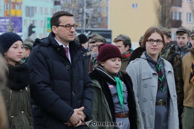 Ostrołęka: Mateusz Morawiecki w miejscu pamięci o ofiarach reżimu komunistycznego [19.01.2018] - zdjęcie #12 - eOstroleka.pl