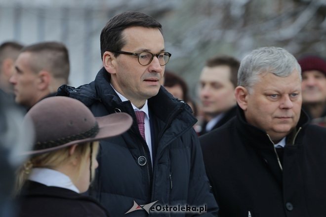 Ostrołęka: Mateusz Morawiecki w miejscu pamięci o ofiarach reżimu komunistycznego [19.01.2018] - zdjęcie #4 - eOstroleka.pl