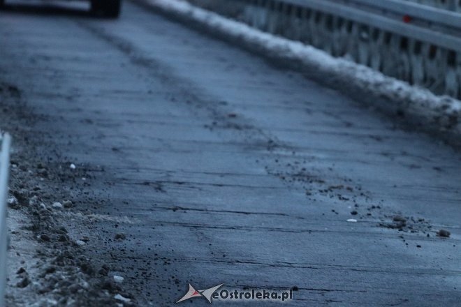 Przeprawa zastępcza w Ostrołęce - stan asfaltu [20.01.2018] - zdjęcie #6 - eOstroleka.pl
