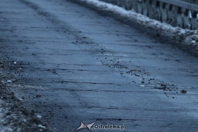 Przeprawa zastępcza w Ostrołęce - stan asfaltu [20.01.2018] - zdjęcie #7 - eOstroleka.pl