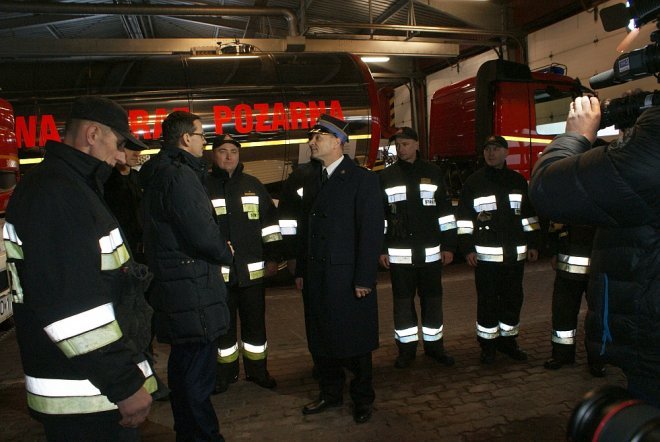 Premier Morawiecki z wizytą u ostrołęckich strażaków [ZDJĘCIA] - zdjęcie #4 - eOstroleka.pl